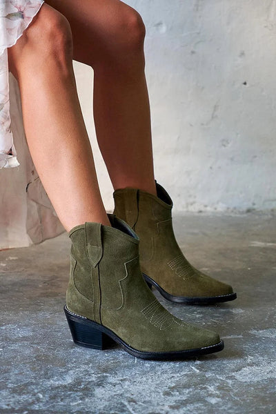 Élise | Suede Ankle Boots - Short Style