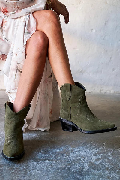 Élise | Suede Ankle Boots - Short Style
