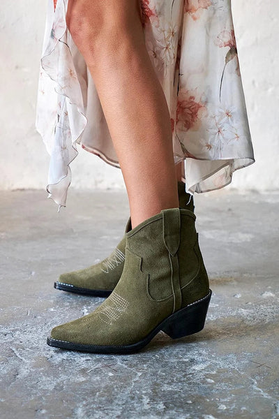 Élise | Suede Ankle Boots - Short Style