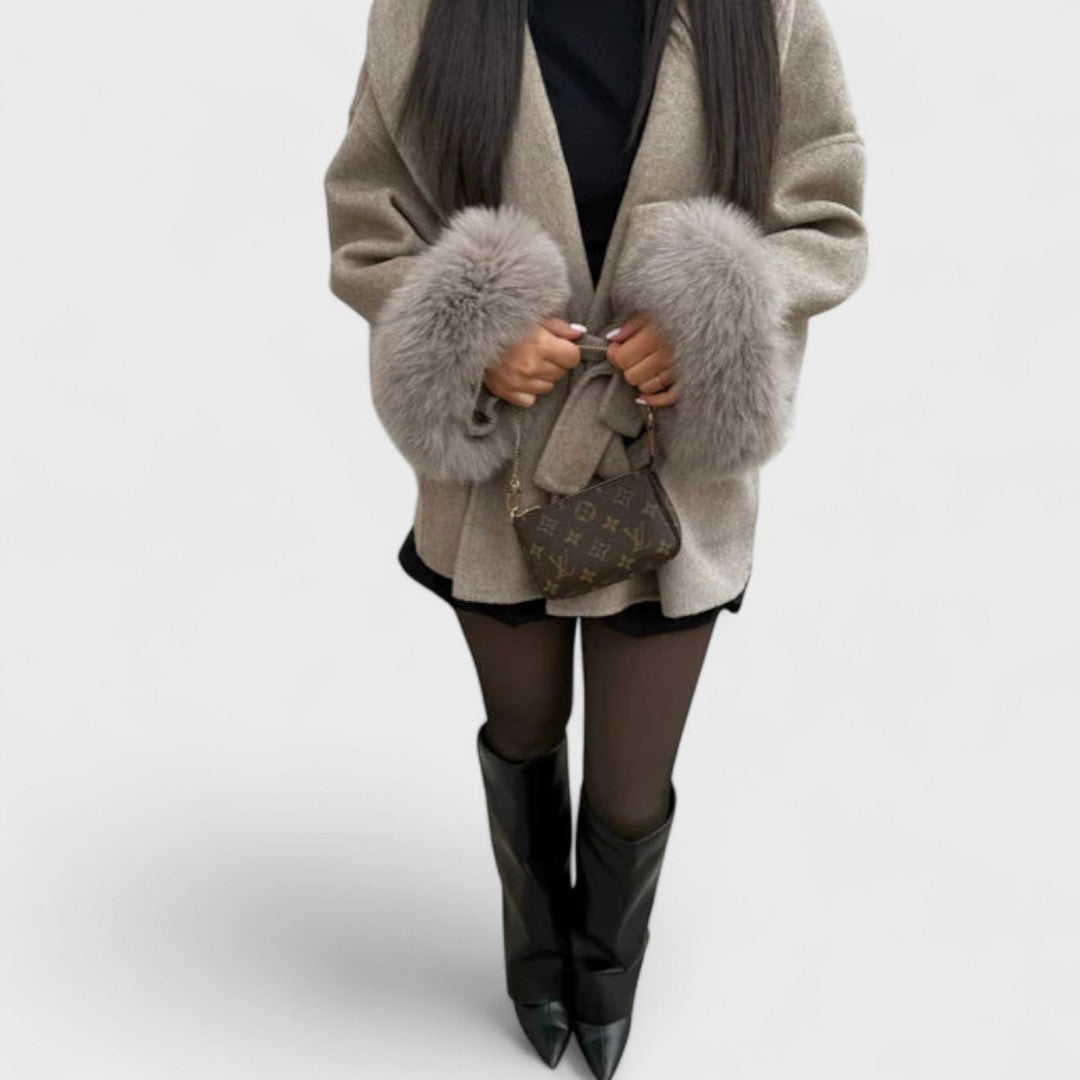 Woolcat – Elegant coat with eco-friendly fur details