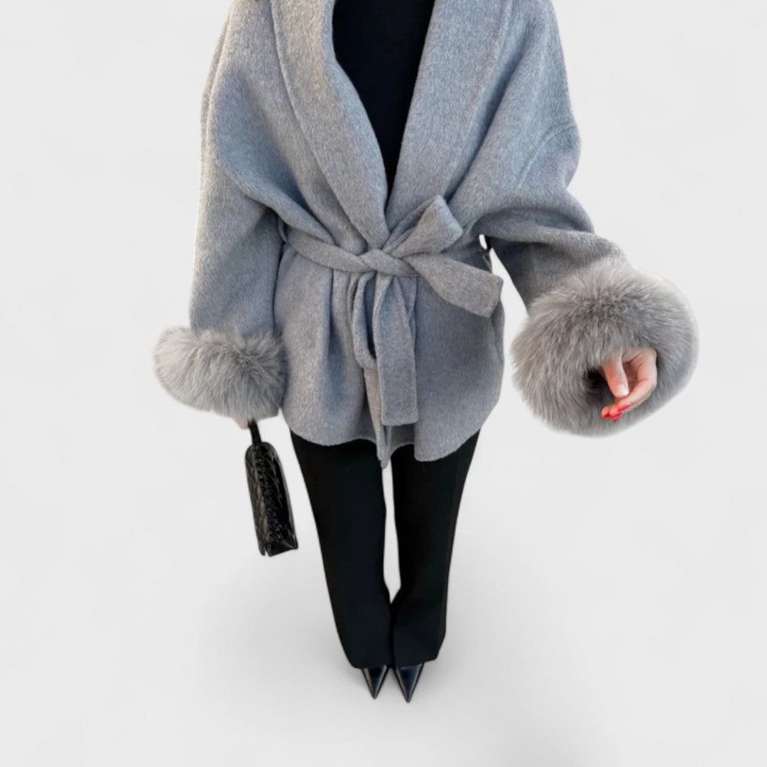 Woolcat – Elegant coat with eco-friendly fur details