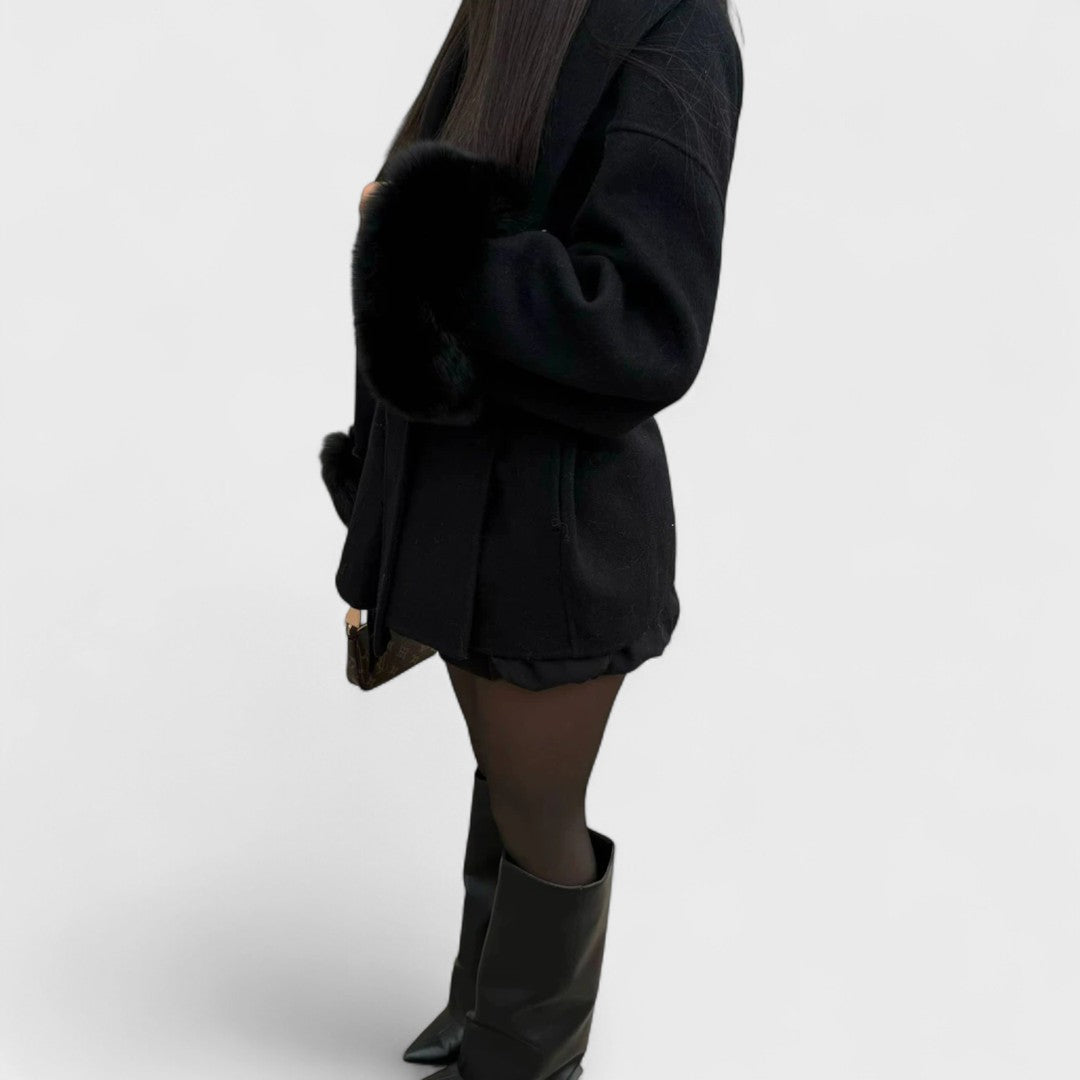 Woolcat – Elegant coat with eco-friendly fur details